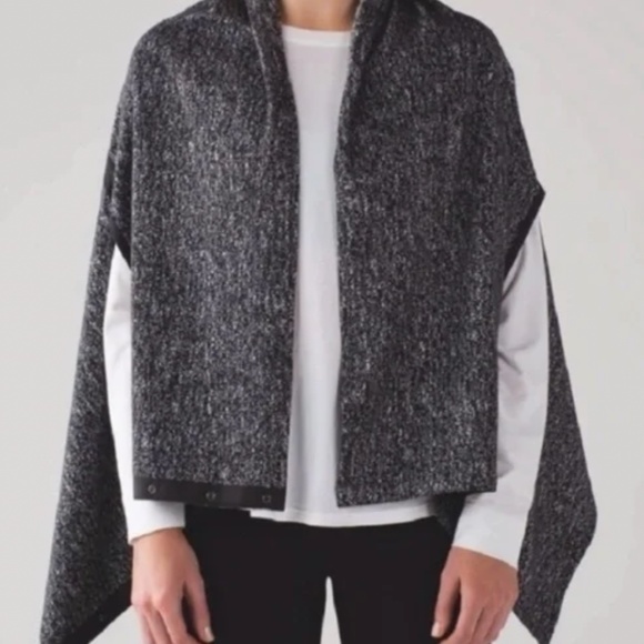 lululemon athletica Accessories - Lululemon Vinyasa Snap Wrap Scarf